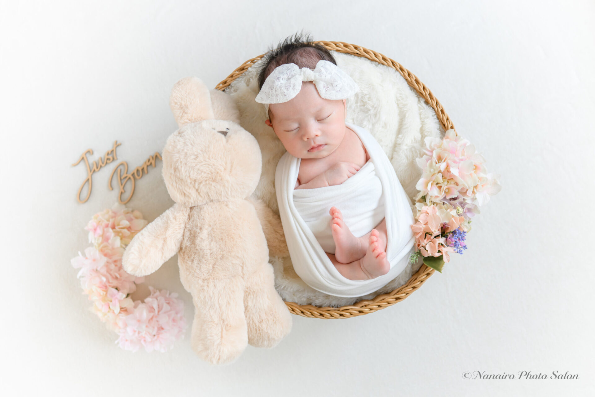 はじめてのぬいぐるみと一緒のニューボーンフォト（Nanairo Photo Salon）